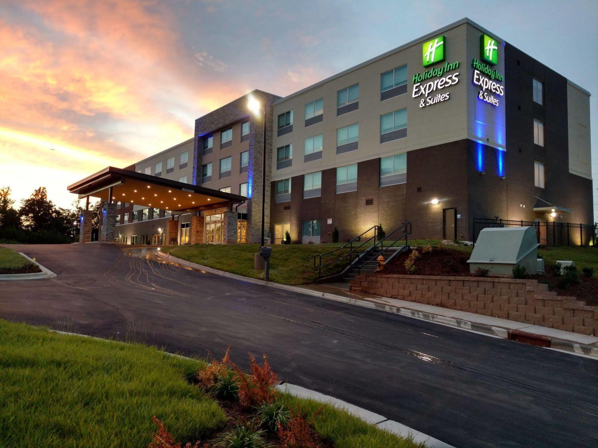 Holiday Inn Express & Suites - Charlotte Ne - University Area, An Ihg Hotel Exteriör bild