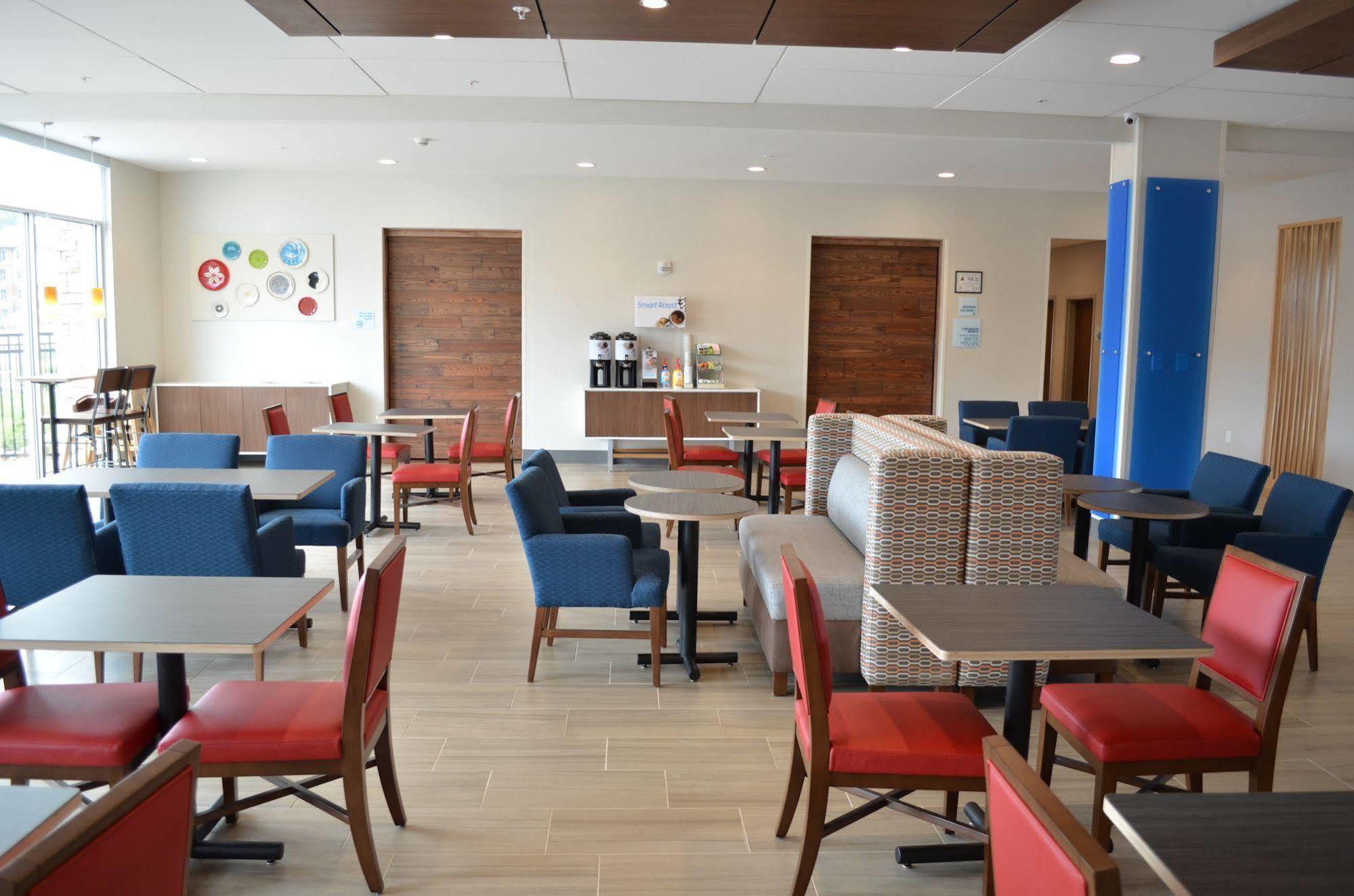 Holiday Inn Express & Suites - Charlotte Ne - University Area, An Ihg Hotel Exteriör bild