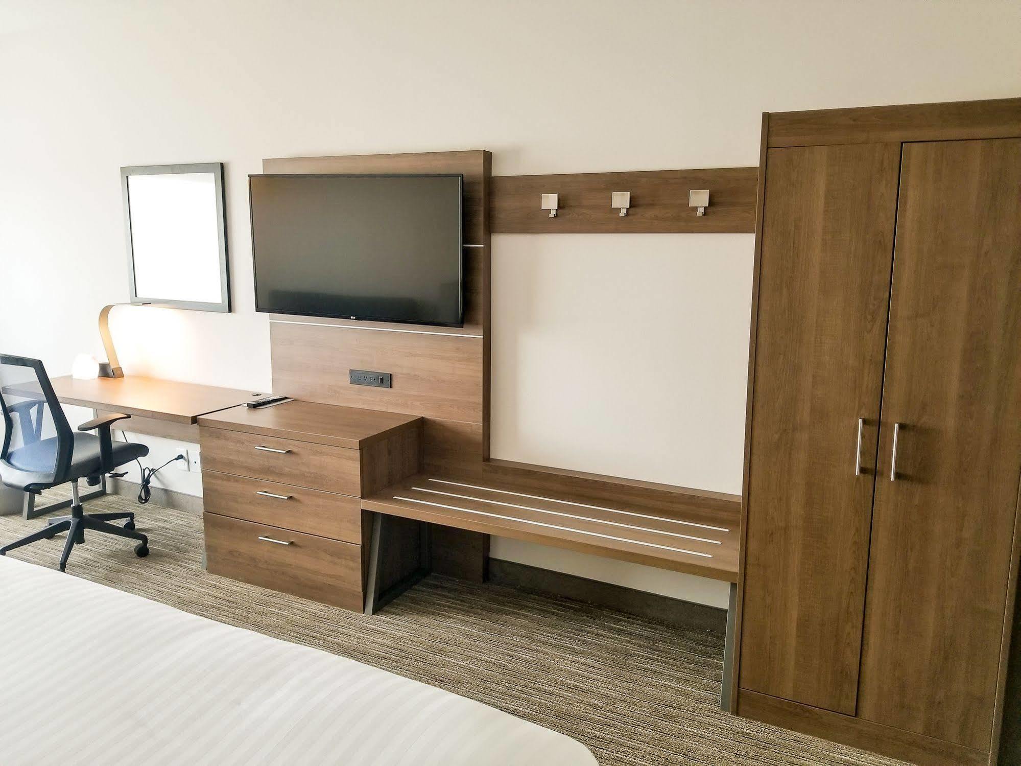 Holiday Inn Express & Suites - Charlotte Ne - University Area By Ihg Exteriör bild