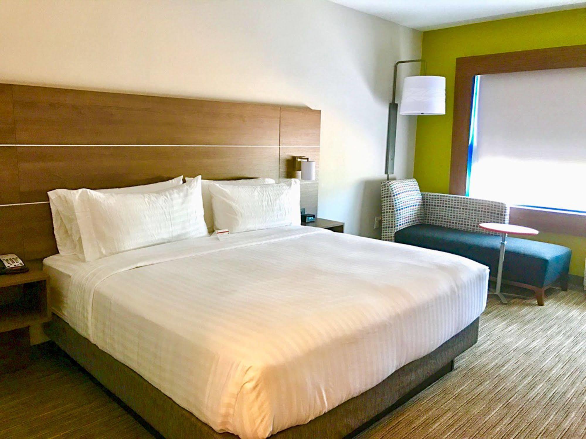 Holiday Inn Express & Suites - Charlotte Ne - University Area, An Ihg Hotel Exteriör bild