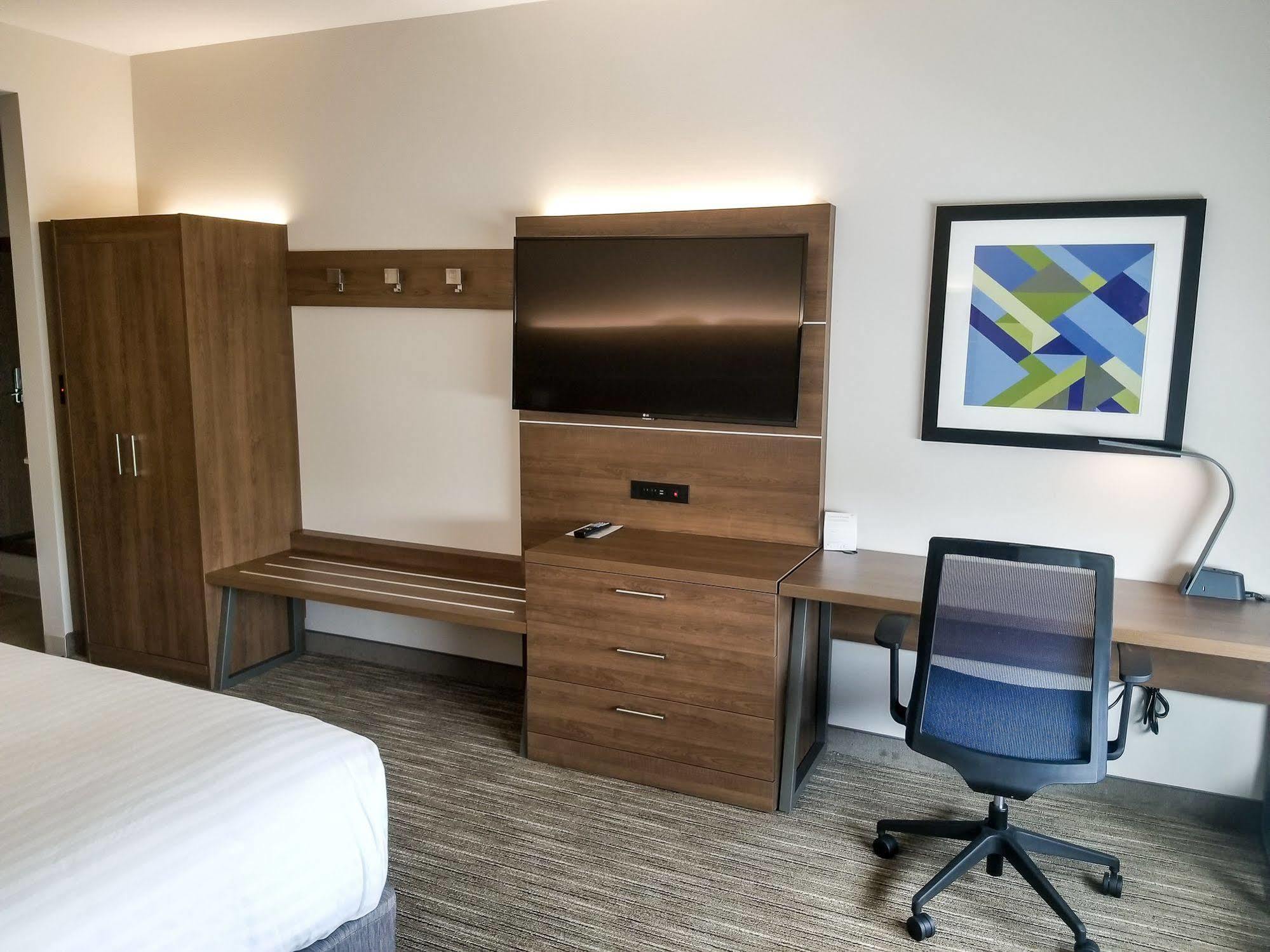 Holiday Inn Express & Suites - Charlotte Ne - University Area, An Ihg Hotel Exteriör bild