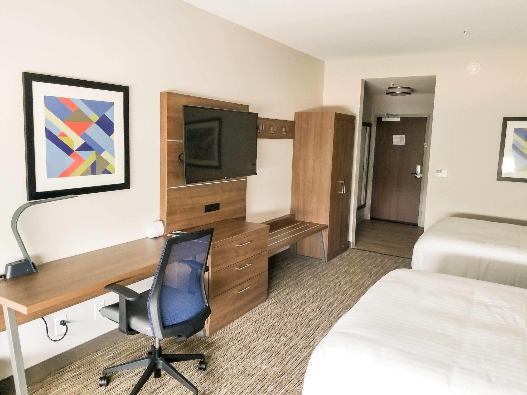 Holiday Inn Express & Suites - Charlotte Ne - University Area, An Ihg Hotel Exteriör bild