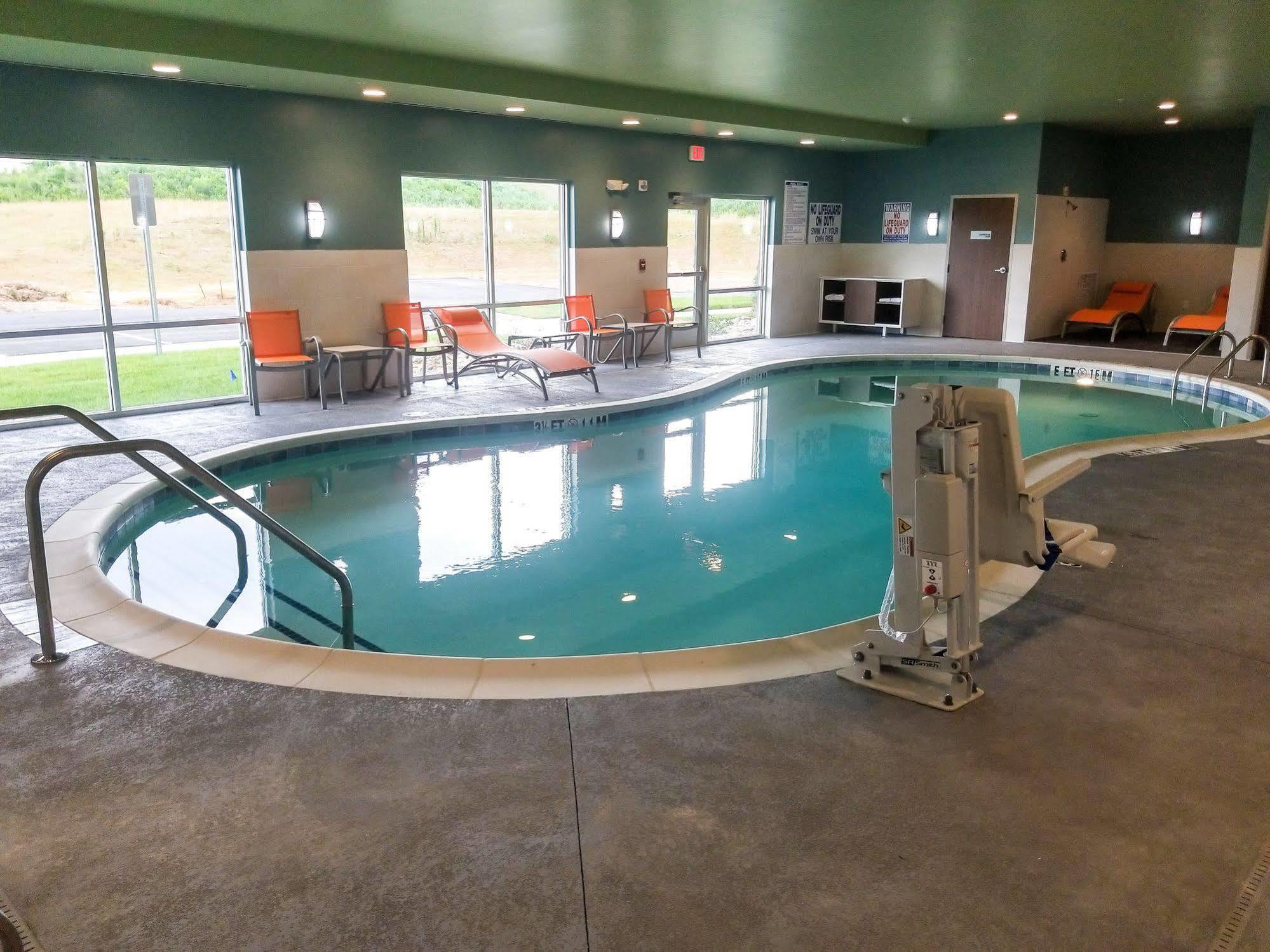 Holiday Inn Express & Suites - Charlotte Ne - University Area By Ihg Exteriör bild