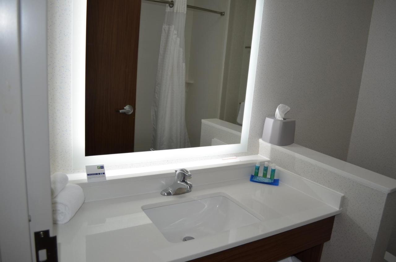 Holiday Inn Express & Suites - Charlotte Ne - University Area By Ihg Exteriör bild
