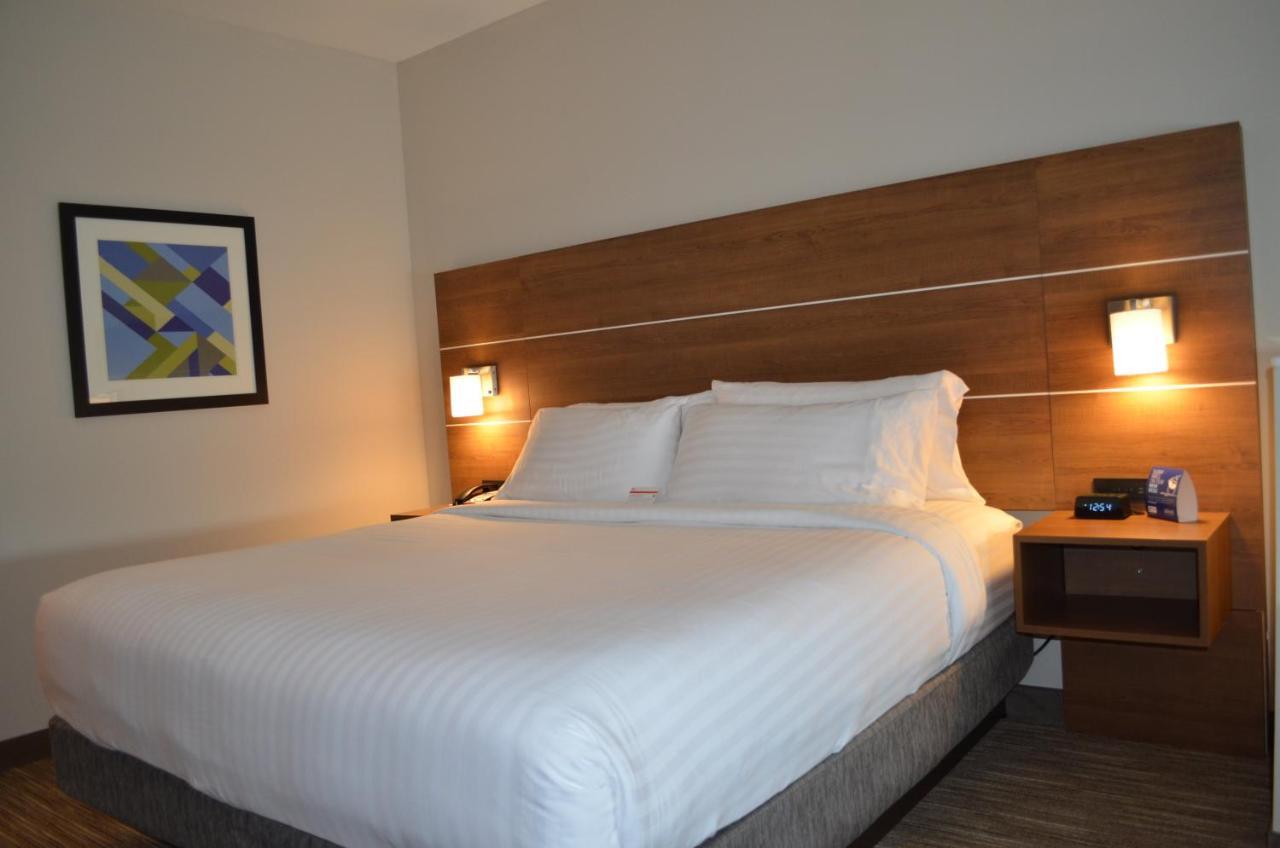 Holiday Inn Express & Suites - Charlotte Ne - University Area, An Ihg Hotel Exteriör bild