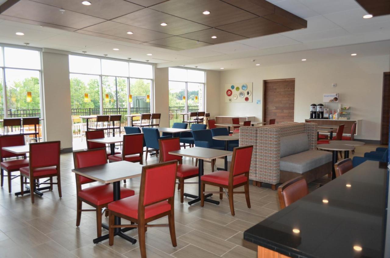 Holiday Inn Express & Suites - Charlotte Ne - University Area, An Ihg Hotel Exteriör bild